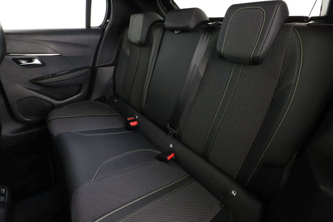 Peugeot 208 1.2 Hybrid GT e-DCS6 — photo 13