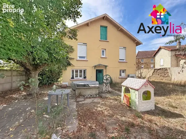 À vendre - pouilly-sous-charlieu - maison rénovée avec garage et terrain
