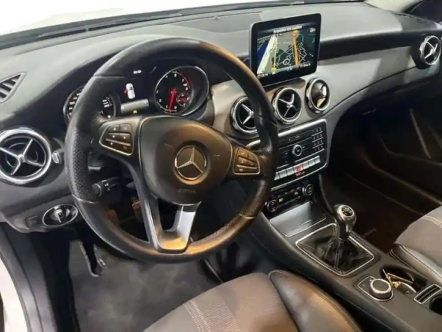 Mercedes Gla 180 sensation — photo 9