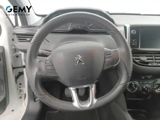 Peugeot 208 puretech 82ch s&amp;s bvm5 — photo 13