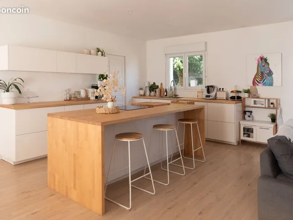 Maison individuelle de plain-pied - 105 m² - DPE A - 3 chambres - Terrain de 810 m²
