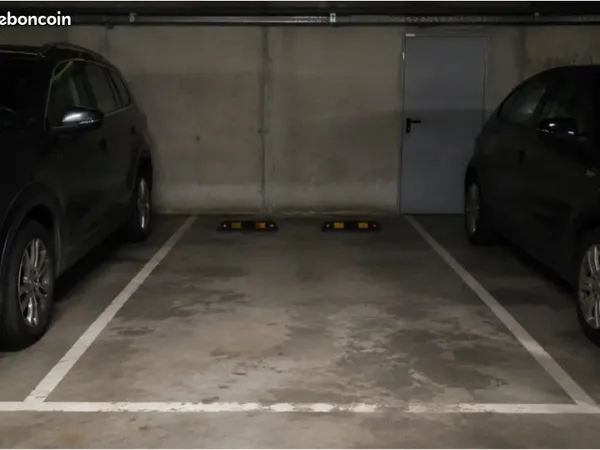 Location place de parking 15 m²