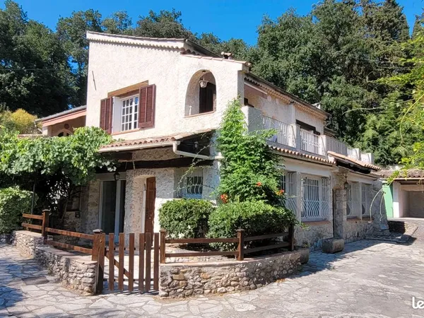 Saint-Paul-de-Vence - Belle demeure de 208 m² - 2 appartements