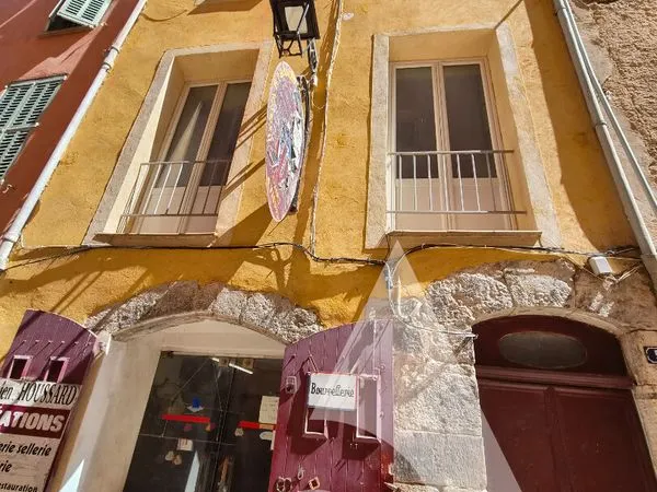 Local commercial 25 m² SALERNES