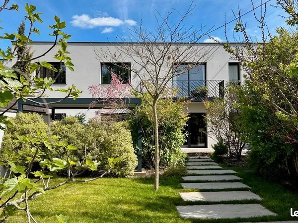 Maison 6 pièces 260 m²