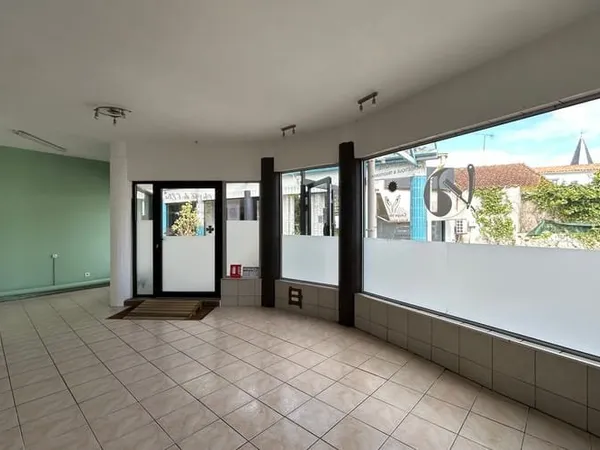 Local commercial 1 pièce 45 m²