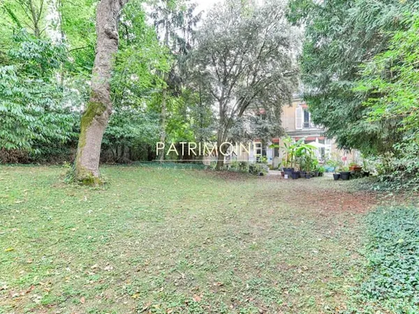 Maison 13 pièces 381 m²