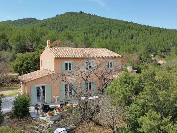 Maison de Prestige à Vendre à La Roquebrussanne - Référence GR505