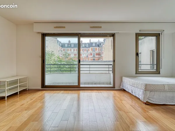 Paris 5e - Rue Buffon | Studio avec balcon, ascenseur, cave et parking en option