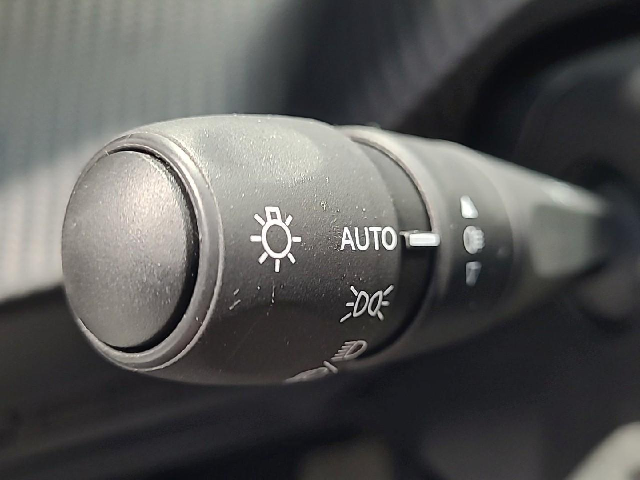 Peugeot 208 hybrid 100 e-dcs6 allure — photo 23