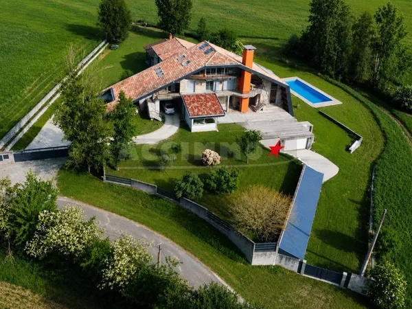 Maison 18 pièces 545 m²