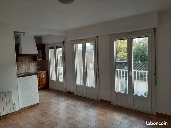 Appartement T3 rénové 620 euros