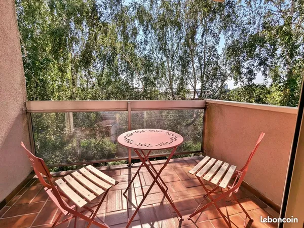 Appartement dans une résidence calme et arborée, à deux pas du métro