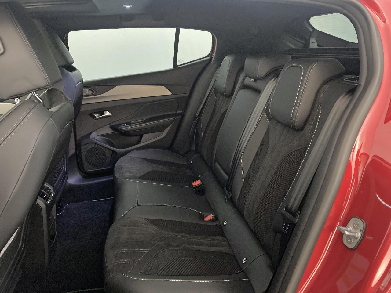 Peugeot 408 hybrid 136 e-dcs6 gt — photo 10