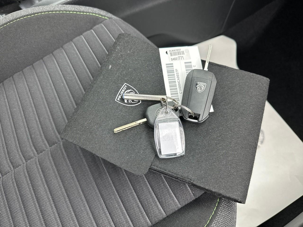 Peugeot 2008 puretech 100 s&s bvm6 active — photo 31