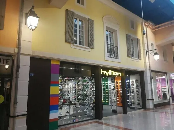 Local commercial 236 m²