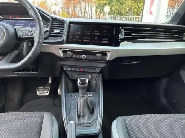 Audi A1 30 tfsi 116 ch s tronic 7 s line plus — photo 10