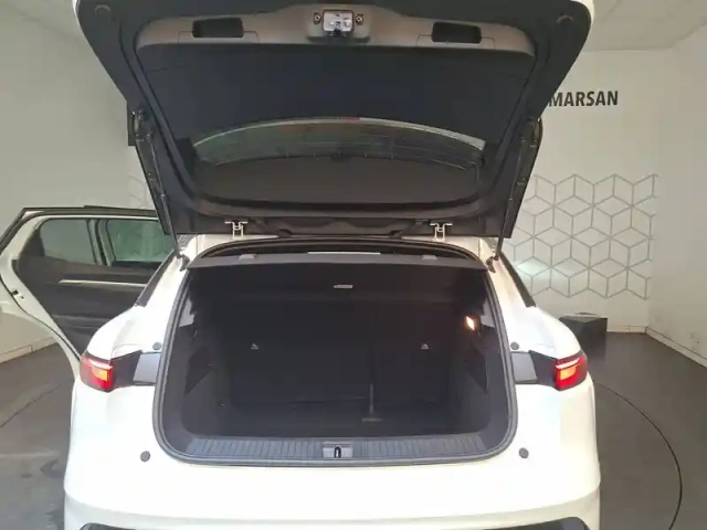 Renault Megane e-tech ev60 220 ch super charge — photo 8