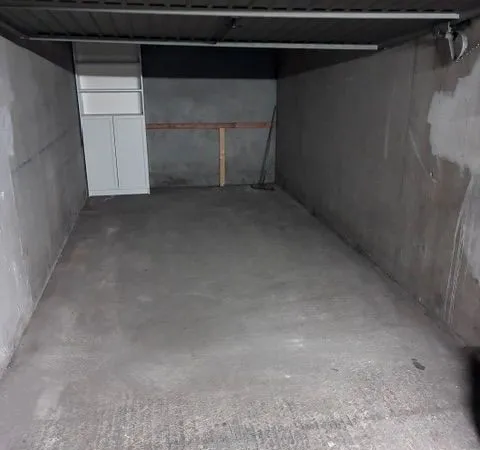 Garage box fermé à louer