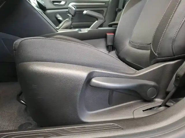 Renault Megane mégane iv berline blue dci 115 — photo 31
