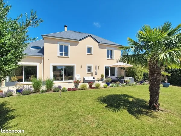 Maison Récente de 235 m². 8 pièces. Terrain 609 m². Bieville-Beuville 14112 .DPE B