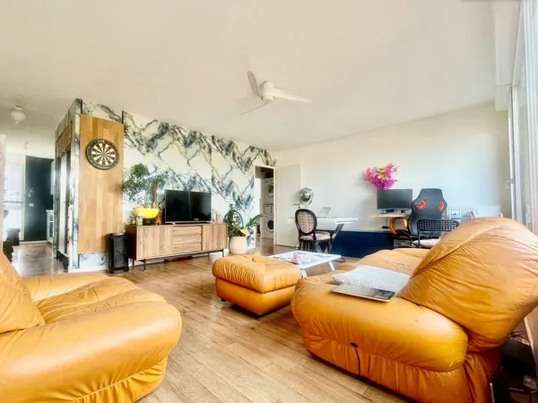2019 T4 de 81 m² - Terrasse 13 m² - DPE B - 2 parkings couverts - Mérignac