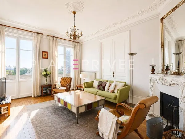 Appartement 6 pièces 177 m²