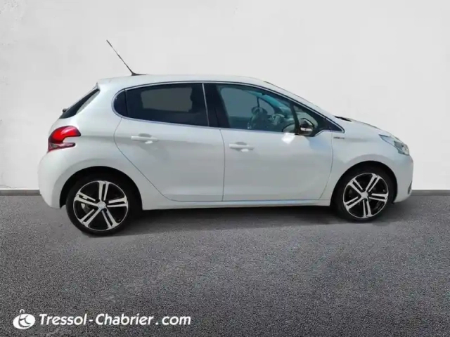 Peugeot 208 1.2 puretech 110ch s&amp;s bvm5 gt line — photo 12