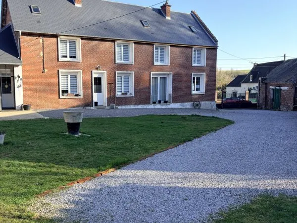 02120 Tupigny .Ancien corps de FERME