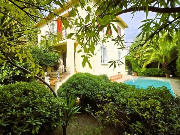 RARE - Villa Bourgeoise - Piscine - Chambrun - Garage
