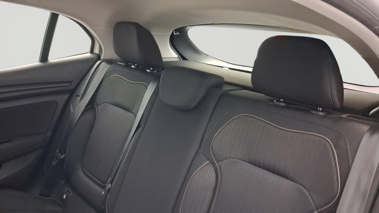 Renault Mégane IV Berline Blue dCi 115 — photo 12