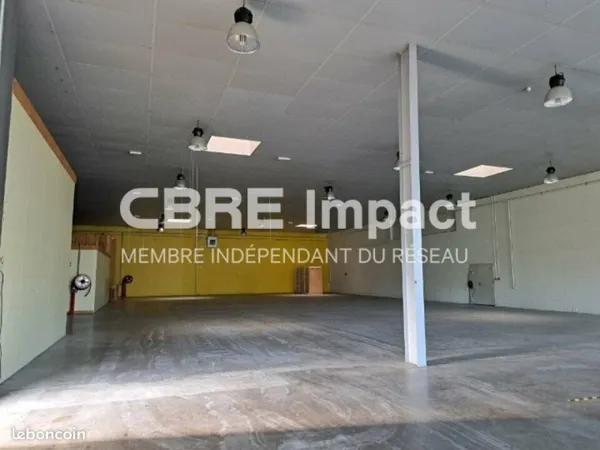LOCAL COMMERCIAL 885 m² CHENOVE