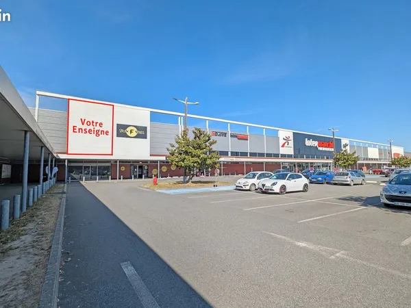 VENTE LOCAL COMMERCIAL 245 m² LIFFRÉ - 280 000 TTC