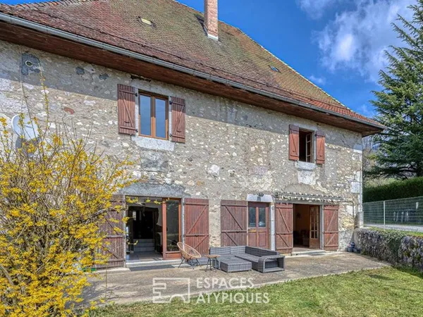 Ancienne bâtisse en pierre à repenser