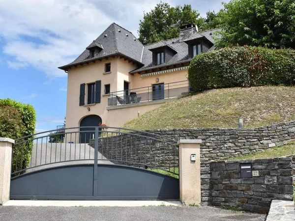 Maison 6 pièces 240 m²