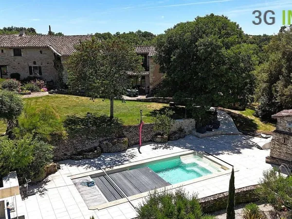 Maison 11 pièces 330 m²