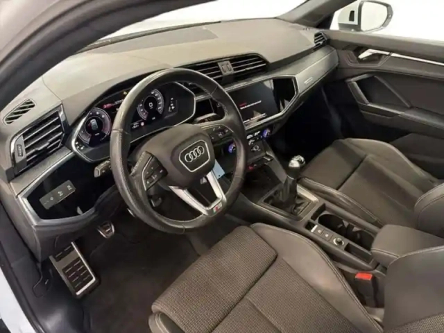 Audi Q3 35 tfsi 150 ch s line — photo 9