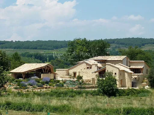 Propriété 23 pièces 710 m²
