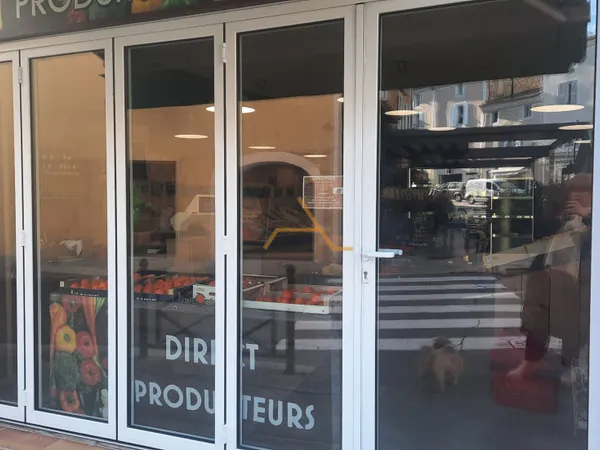 Local commercial 2 pièces 53 m²