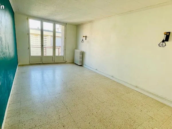 T3 62 m² traversant - 2 balcons - Cuisine rénovée - Proche Halles