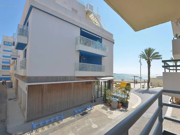 Bel appartement au 1er, avec vue mer laterale