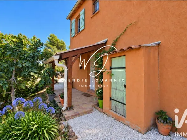 Studio 4 pièces 107 m²