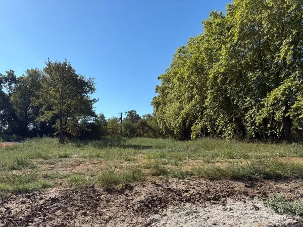 Terrain 650 m²