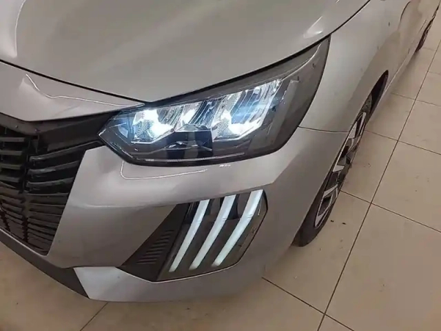 Peugeot 208 100 s&amp;s bvm6 — photo 16