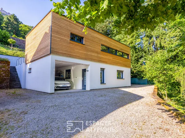 Maison contemporaine entre vignes et forêts