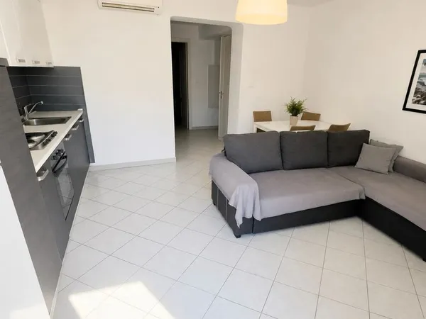 2 pièces 43 M2 en haut de villa