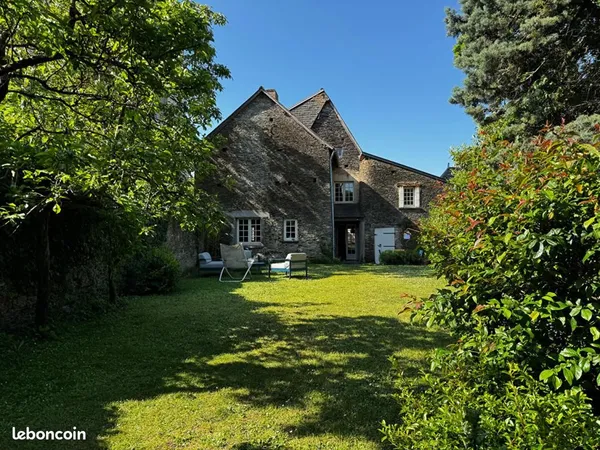 Maison 7 pièces 236 m²