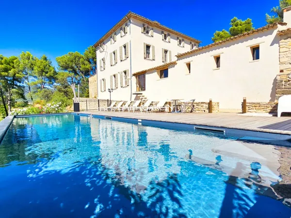 Bastide à louer à Lourmarin avec vue imprenable sur le village
