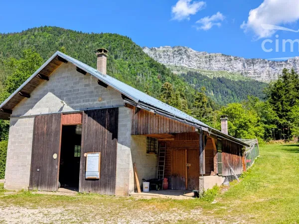 Bâtiment artisanal avec possibilité d’habitation à l'étage