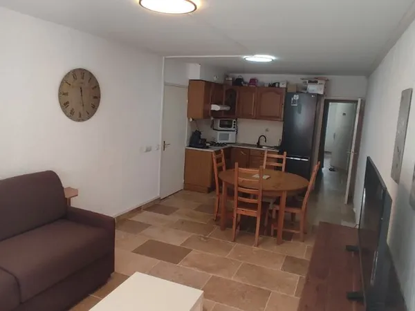 Appartement traversant grand P2 rive droite/ ascenseur